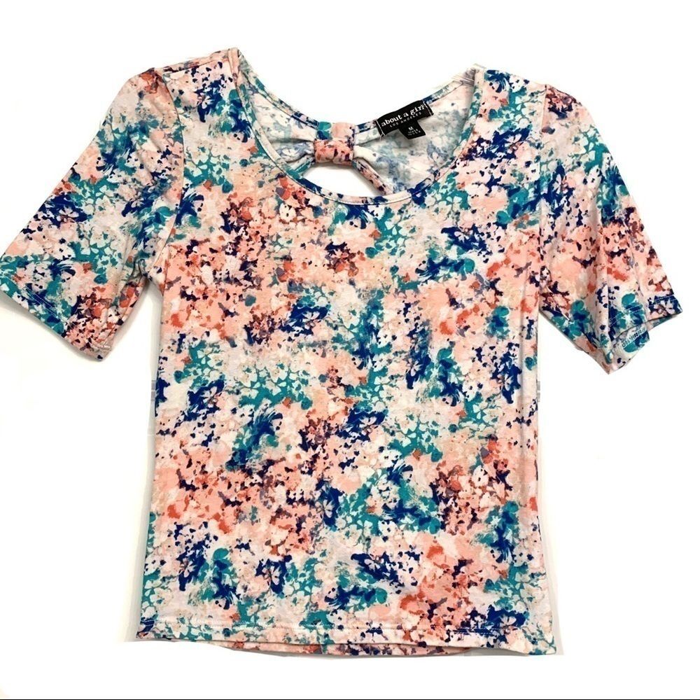 About A Girl Fitted Crop Top Medium Short Sleeve Tie Dye Blouse, Keyhole Cutout
